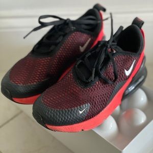 Kids Sz 1 NIKE AIR Max Black/Red